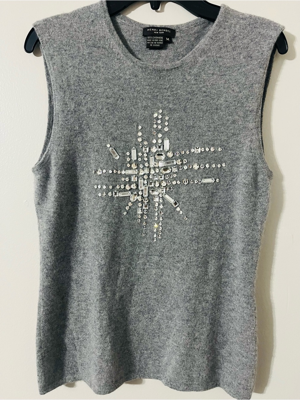 EUC Henri Bendel Gray 100% Cashmere Sleeveless Sweater w/Sparkling Crystals Sz M